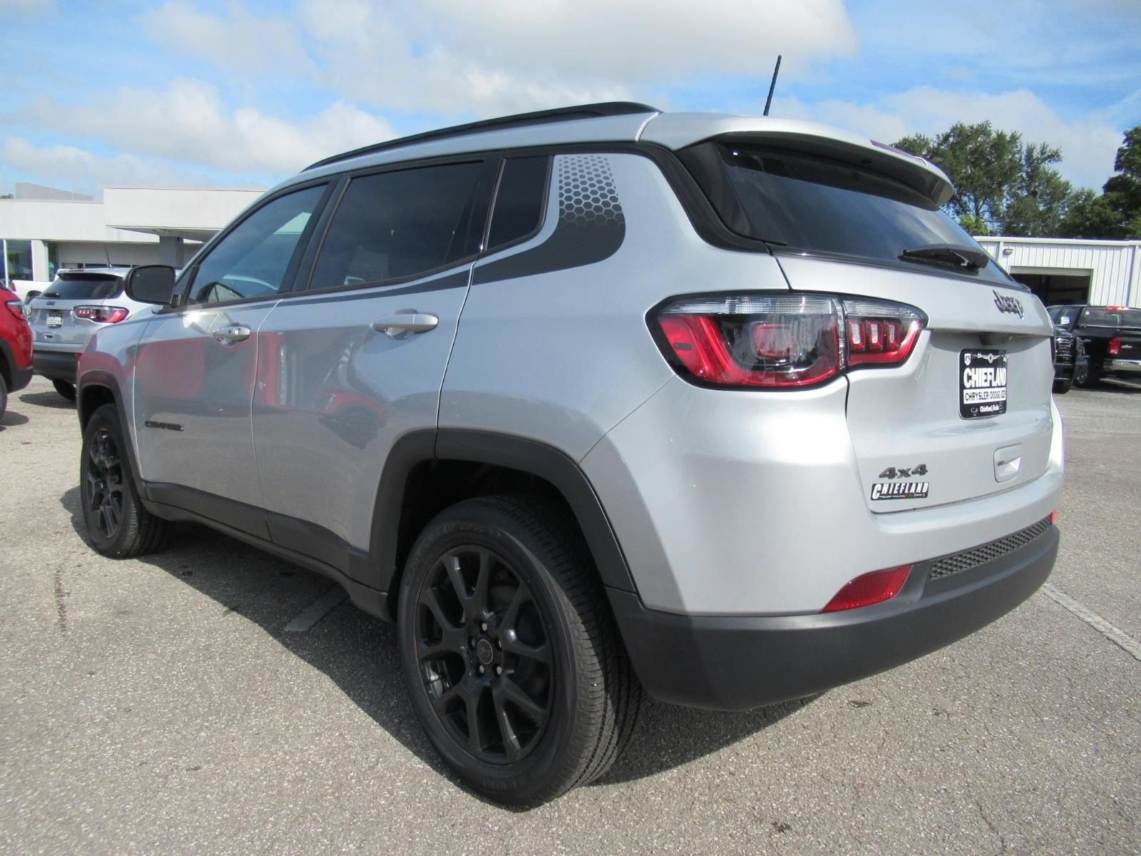 New 2026 Jeep Compass Latitude AWD/4WD image 5