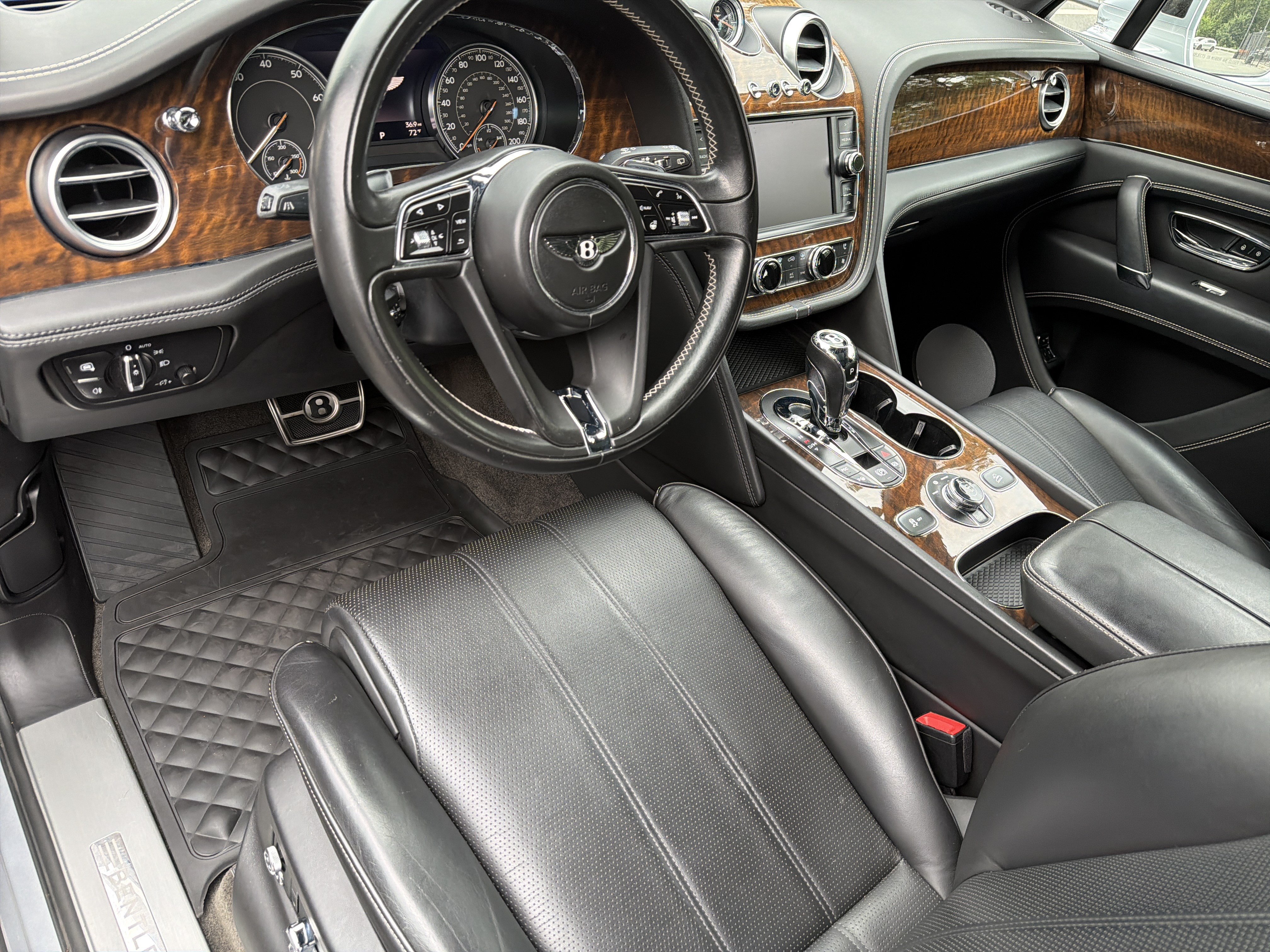 Used 2018 Bentley Bentayga AWD/4WD image 14