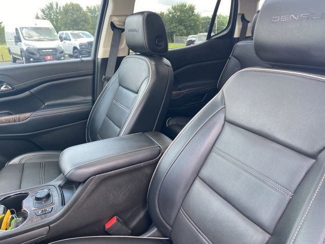 Used 2023 GMC Acadia Denali w/ Denali Ultimate Package FWD image 17