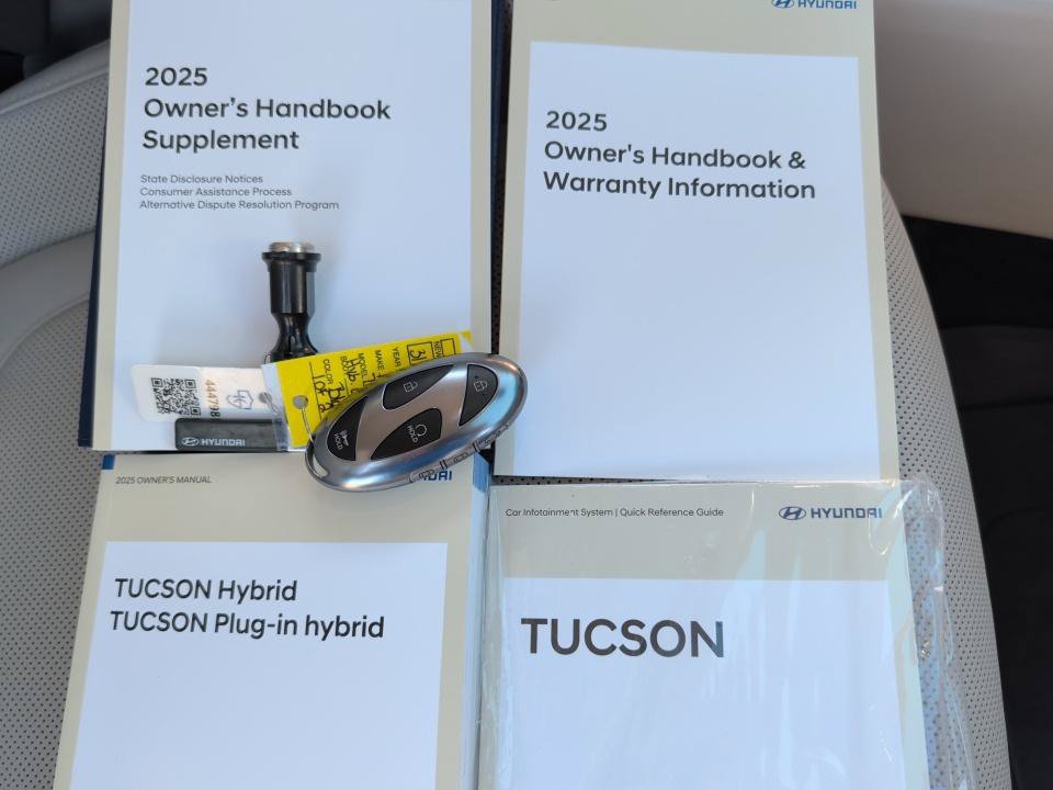 Certified 2025 Hyundai Tucson Limited AWD/4WD image 34