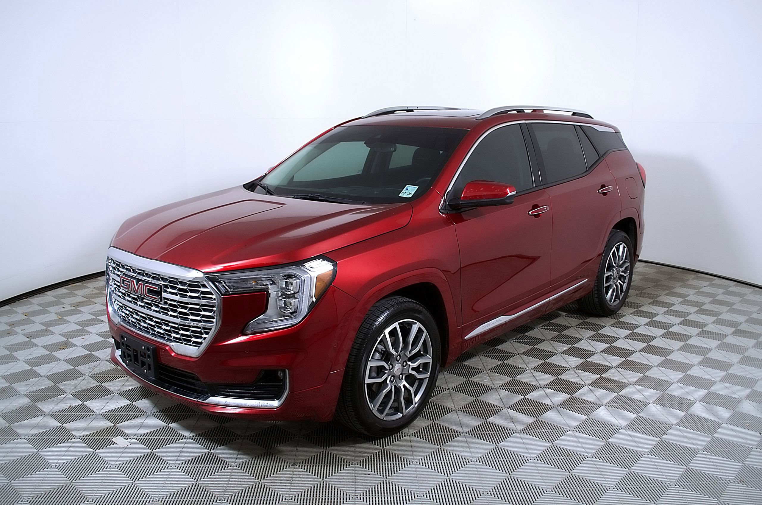 Used 2024 GMC Terrain Denali w/ Denali Premium Package AWD/4WD image 3
