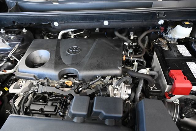 Used 2022 Toyota RAV4 XLE image 31