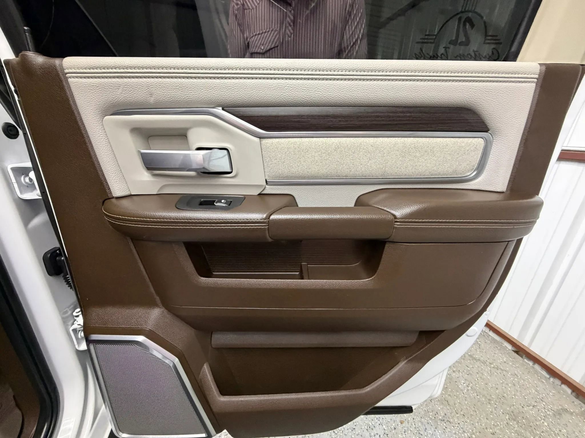 Used 2025 RAM 3500 Laramie AWD/4WD image 15