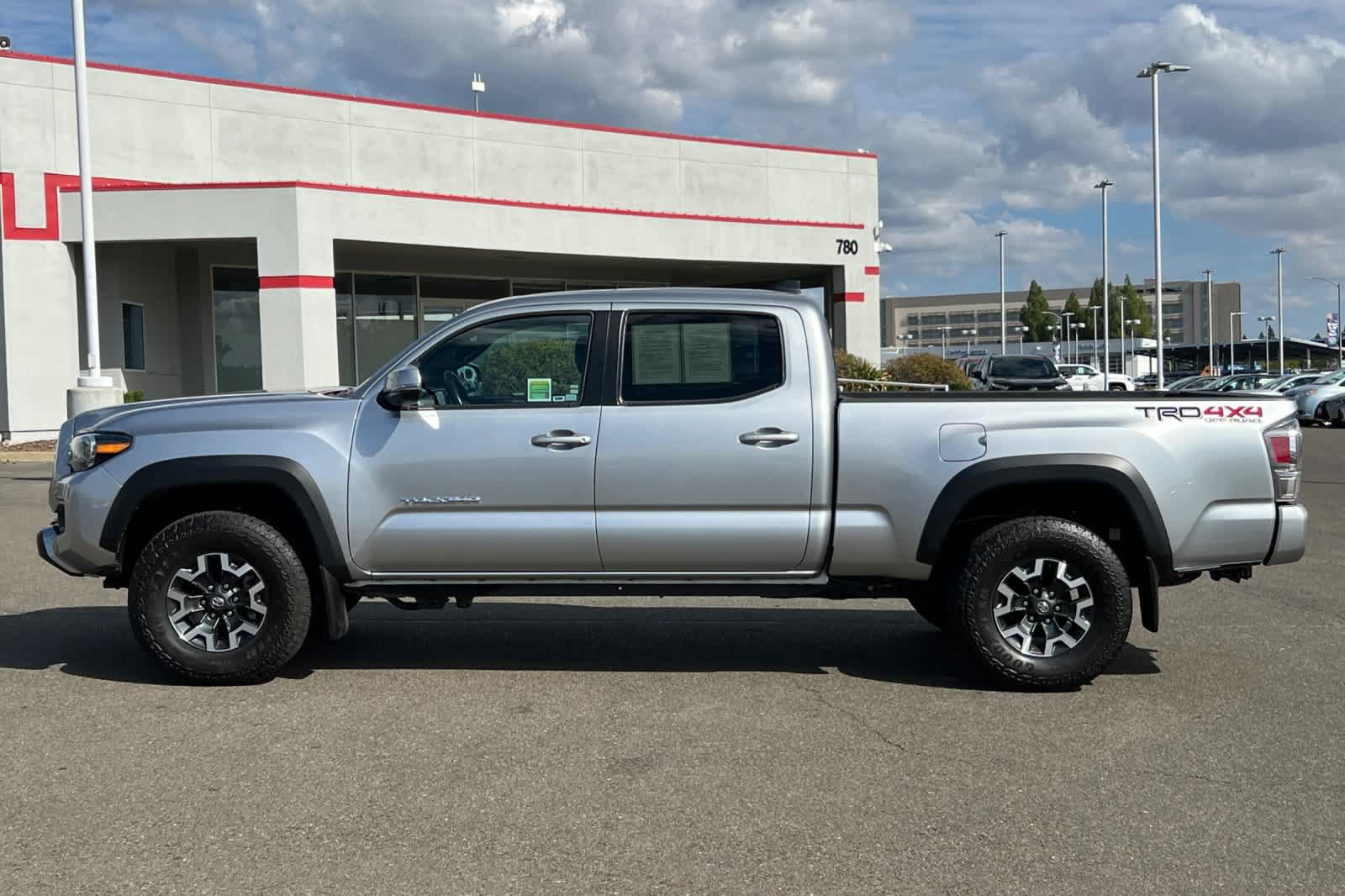 Used 2023 Toyota Tacoma TRD Off-Road w/ TRD Premium Off Road Package AWD/4WD image 9