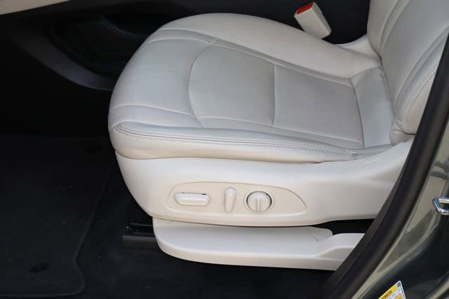 Used 2022 Buick Enclave Essence w/ Experience Buick Package FWD image 16
