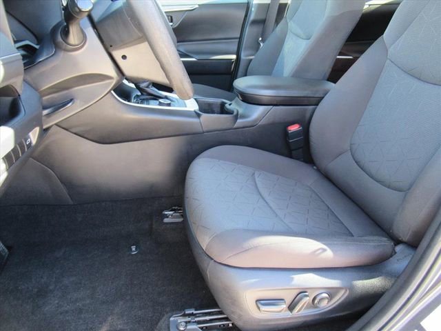 Used 2022 Toyota RAV4 XLE image 17