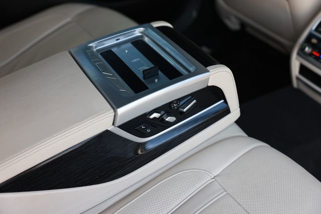 Used 2022 BMW 740i w/ Luxury Rear Seating Package RWD image 52