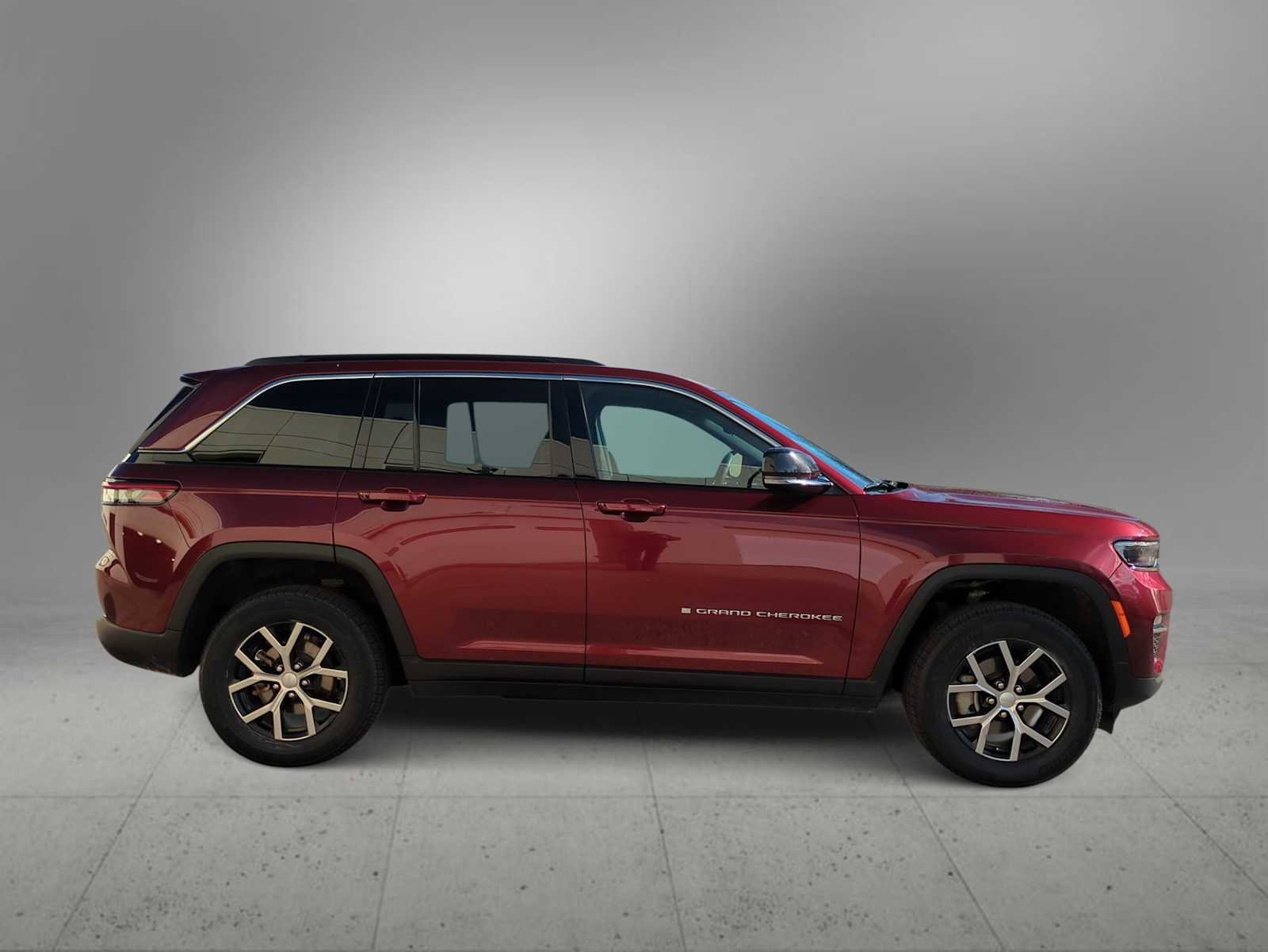 Used 2024 Jeep Grand Cherokee Limited image 9