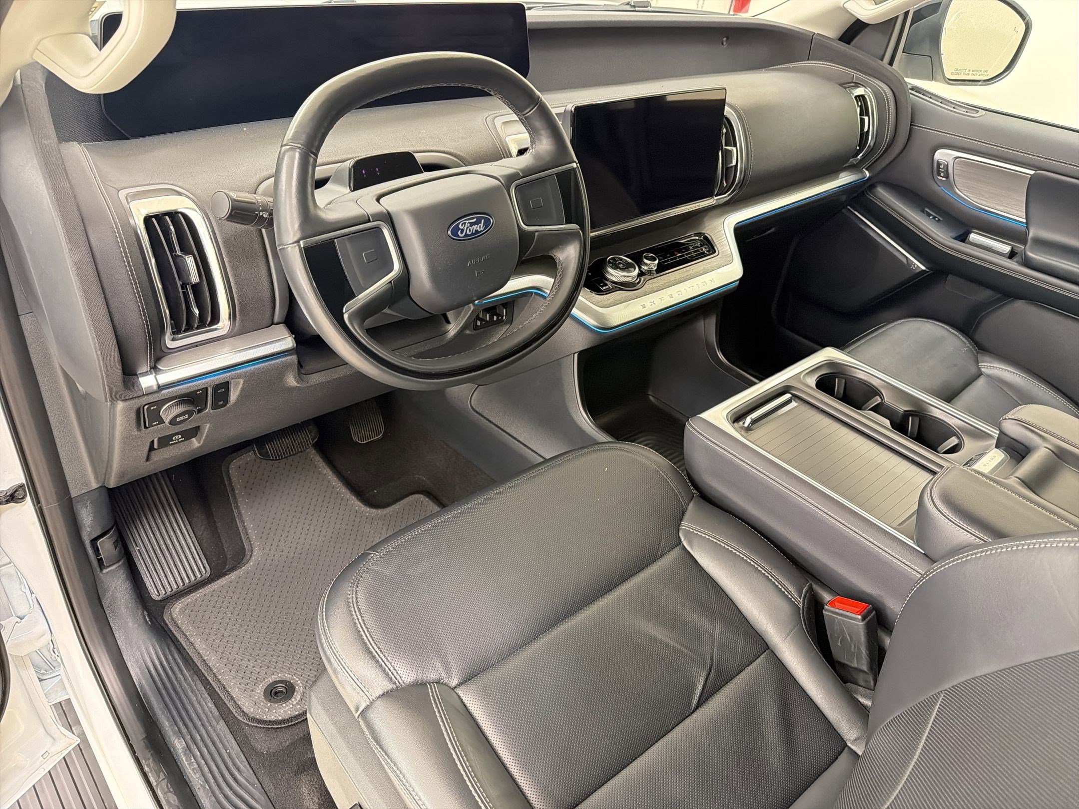 Certified 2025 Ford Expedition Max Platinum AWD/4WD image 4