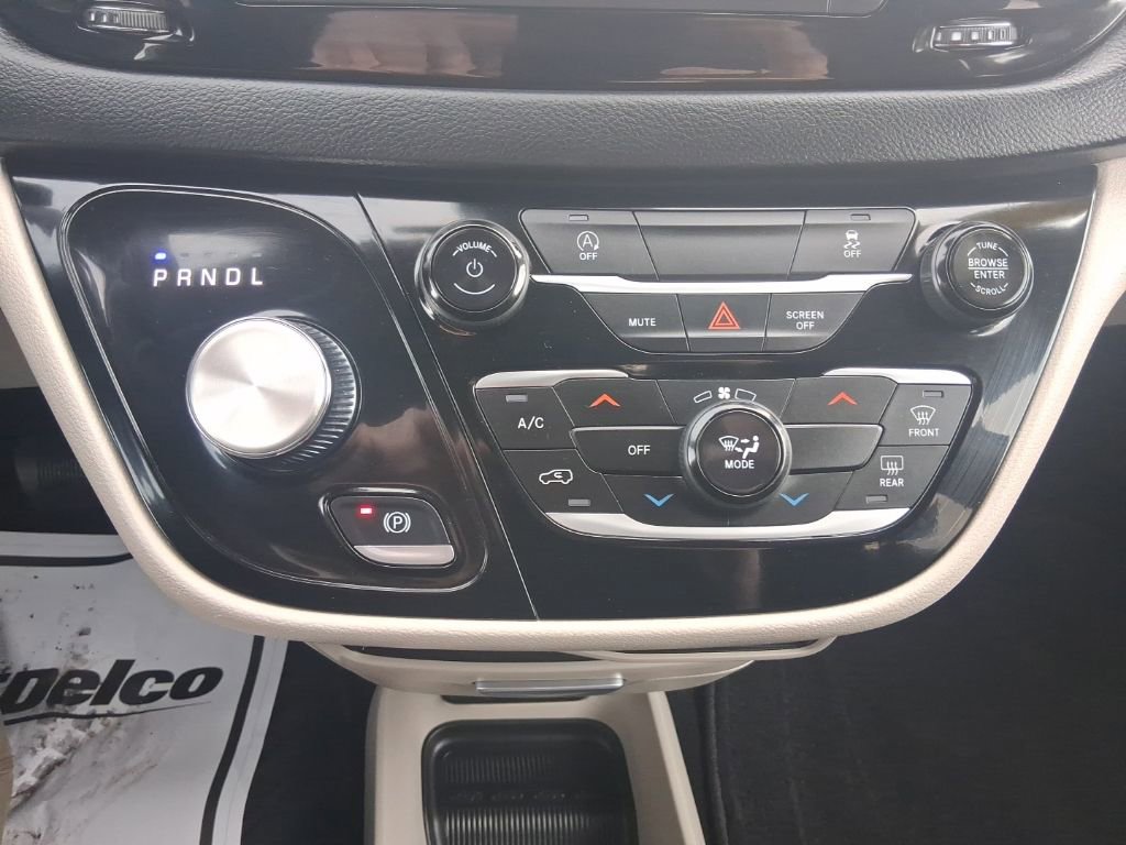 Used 2023 Chrysler Voyager LX image 24