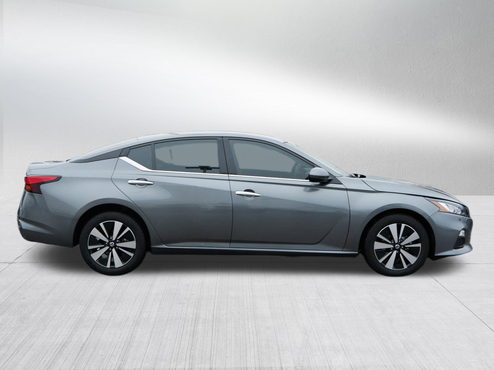 Used 2022 Nissan Altima 2.5 SV image 2