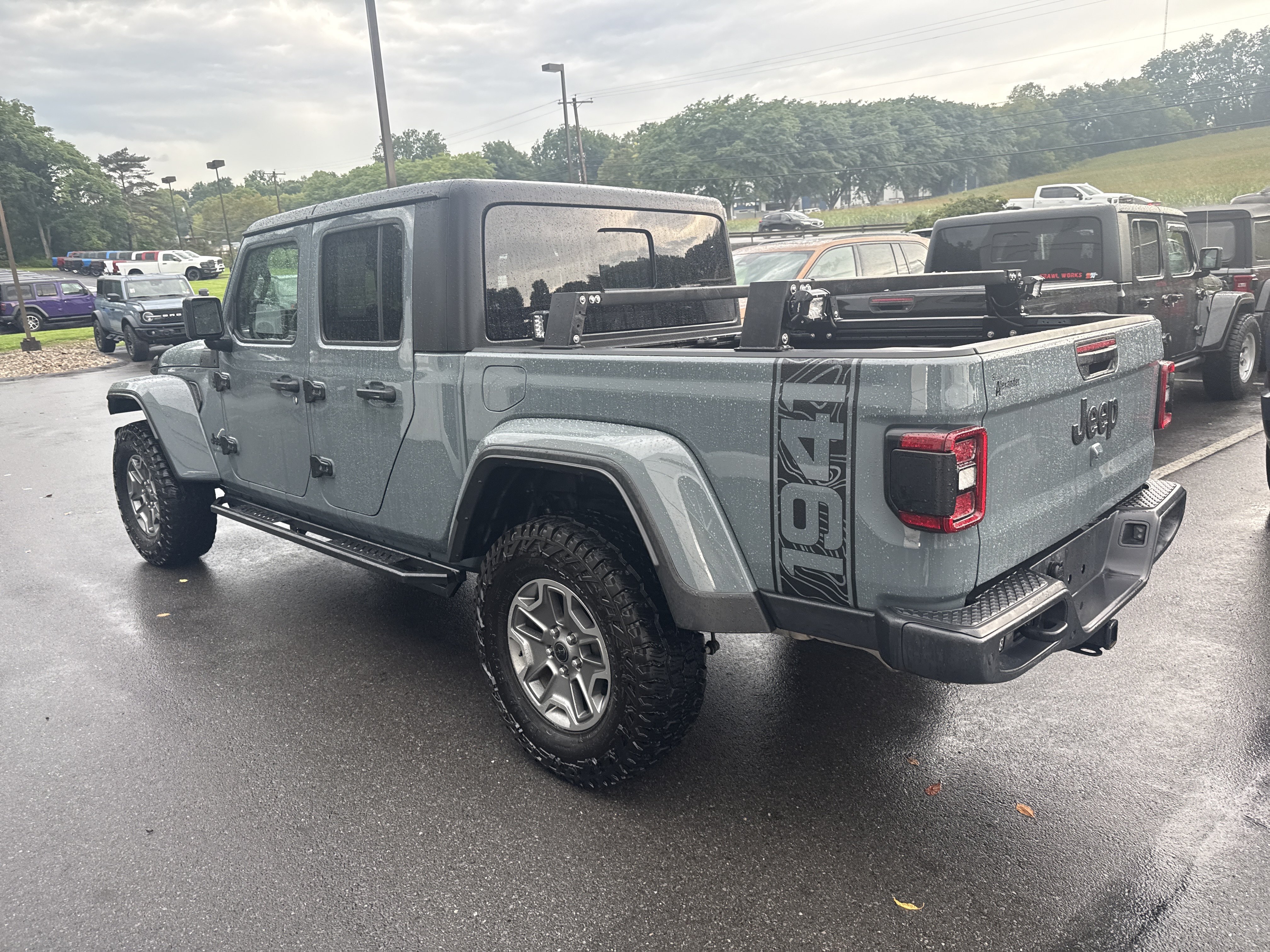 Used 2024 Jeep Gladiator Sport AWD/4WD image 6