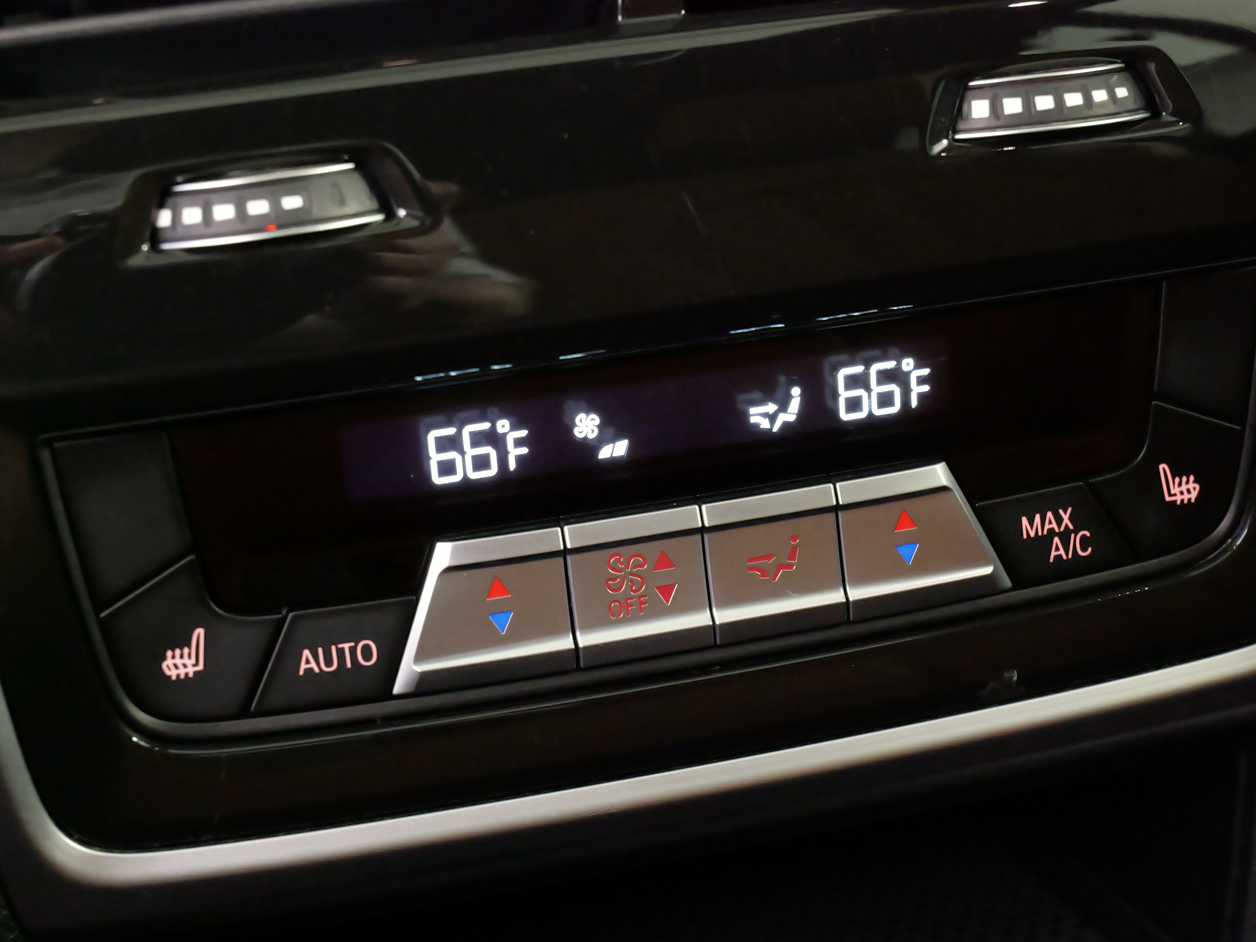 Used 2022 BMW X7 xDrive40i w/ M Sport Package AWD/4WD image 41