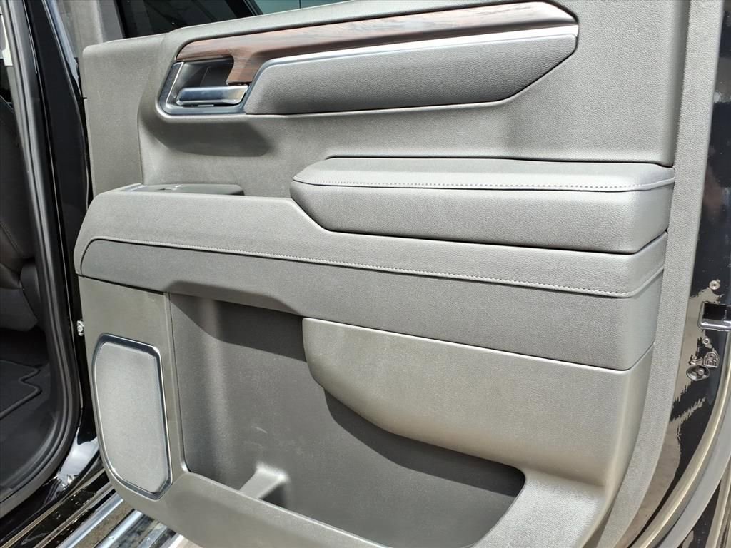 Used 2025 GMC Sierra 1500 SLT w/ SLT Premium Plus Package image 14