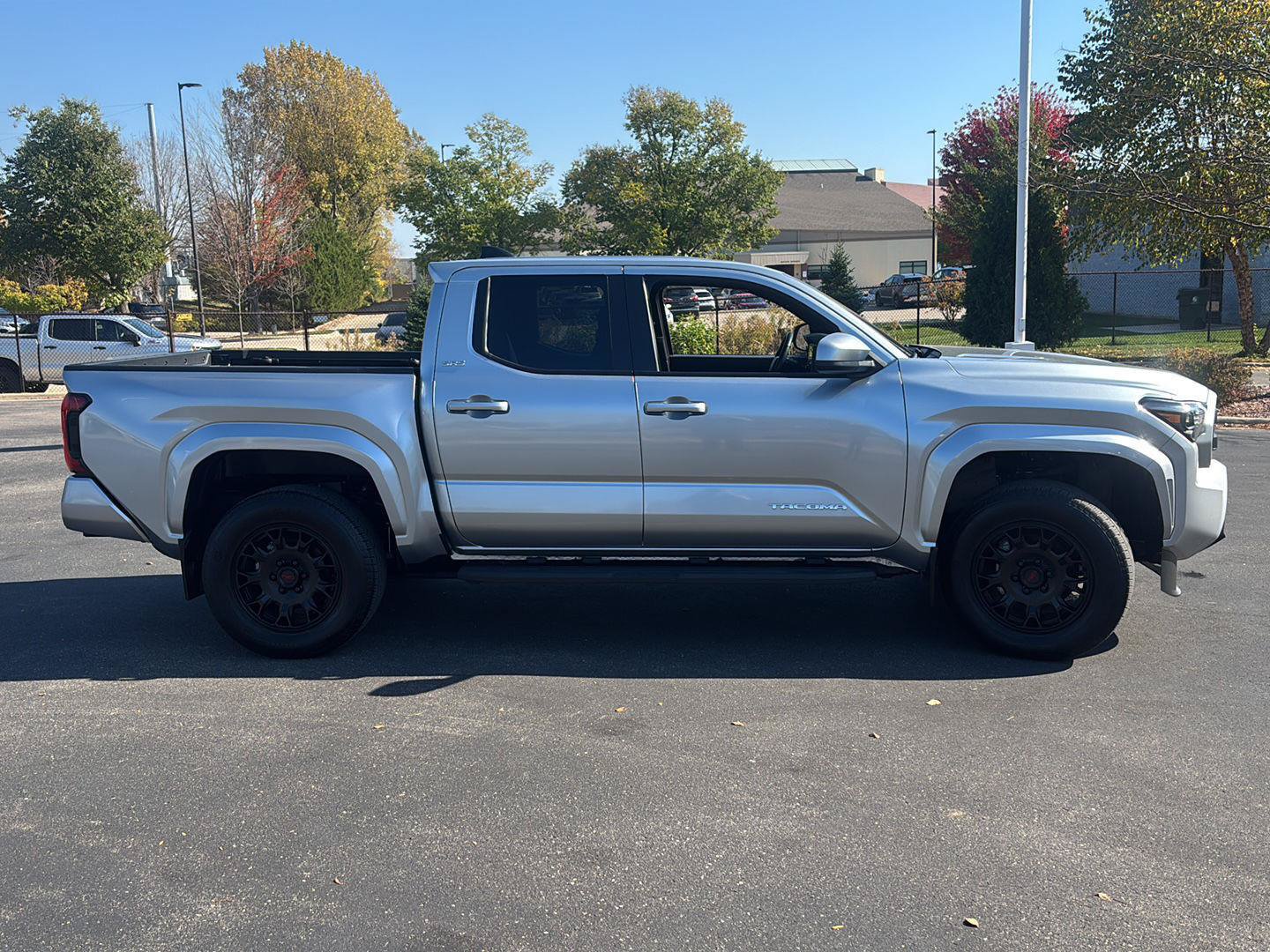 Used 2024 Toyota Tacoma SR5 AWD/4WD image 7