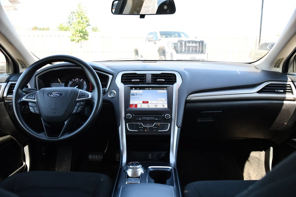 Used 2018 Ford Fusion SE w/ Fusion SE Technology Package FWD image 14