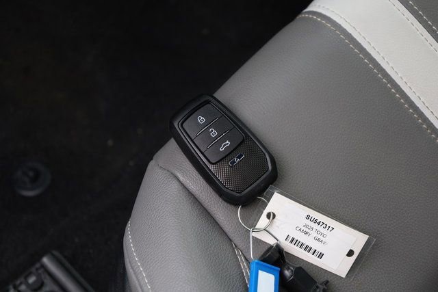 Used 2025 Toyota Camry SE image 26