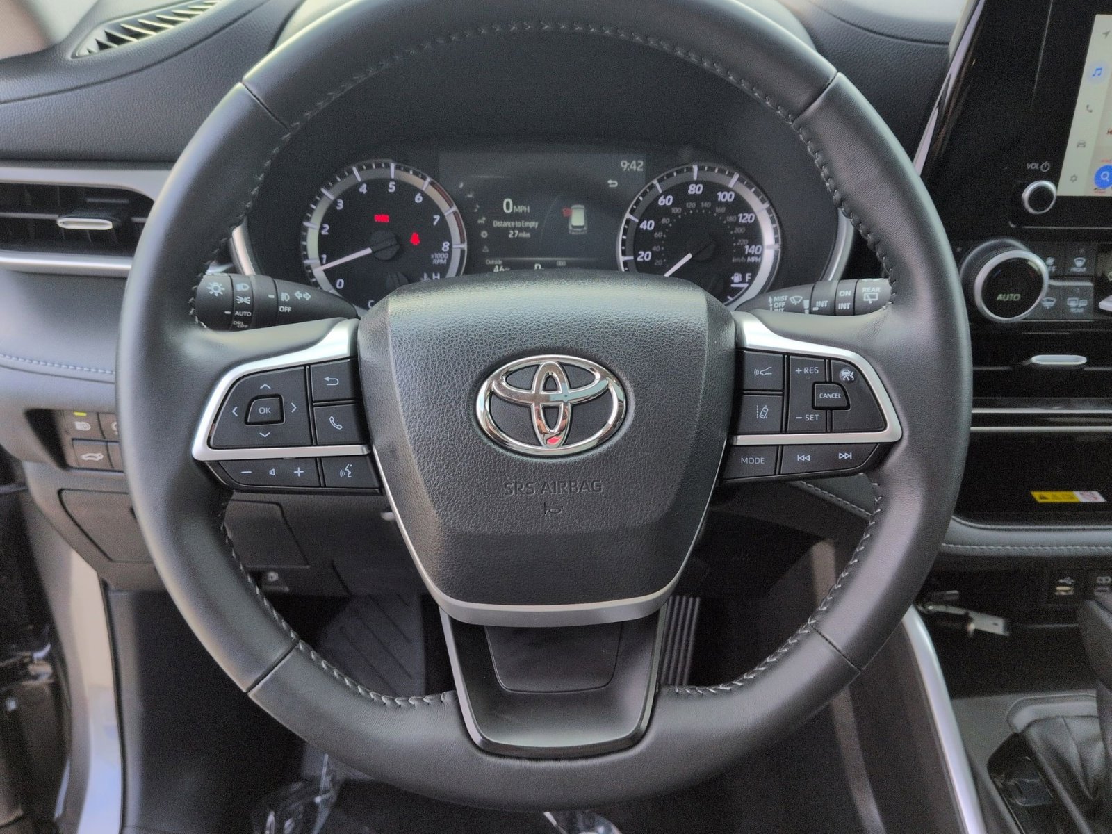 Used 2024 Toyota Highlander LE image 16