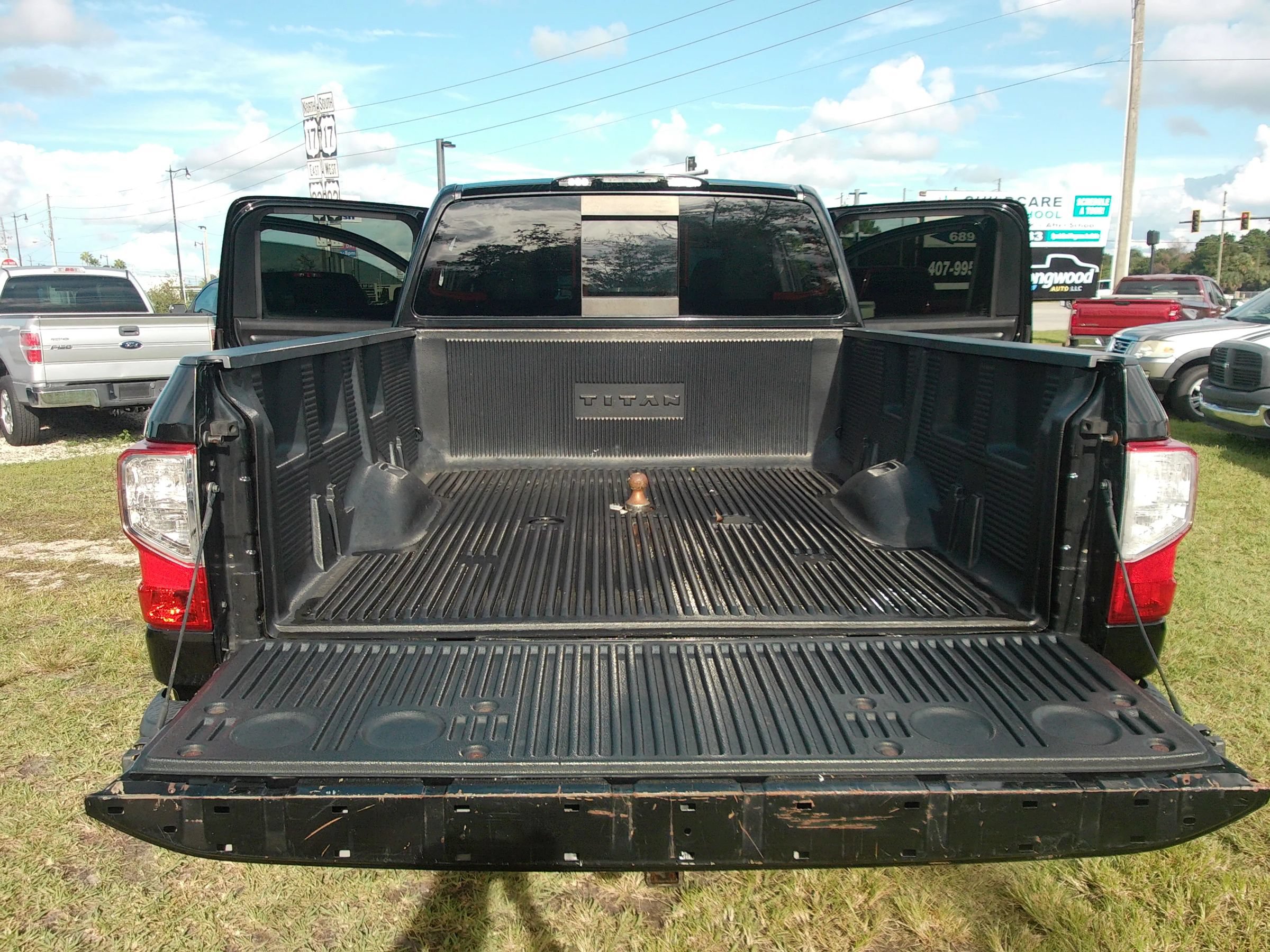 Used 2018 Nissan Titan SV w/ SV Convenience Package AWD/4WD image 31