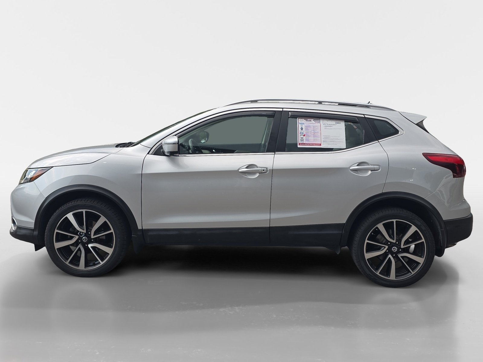 Used 2018 Nissan Rogue Sport SL FWD image 2