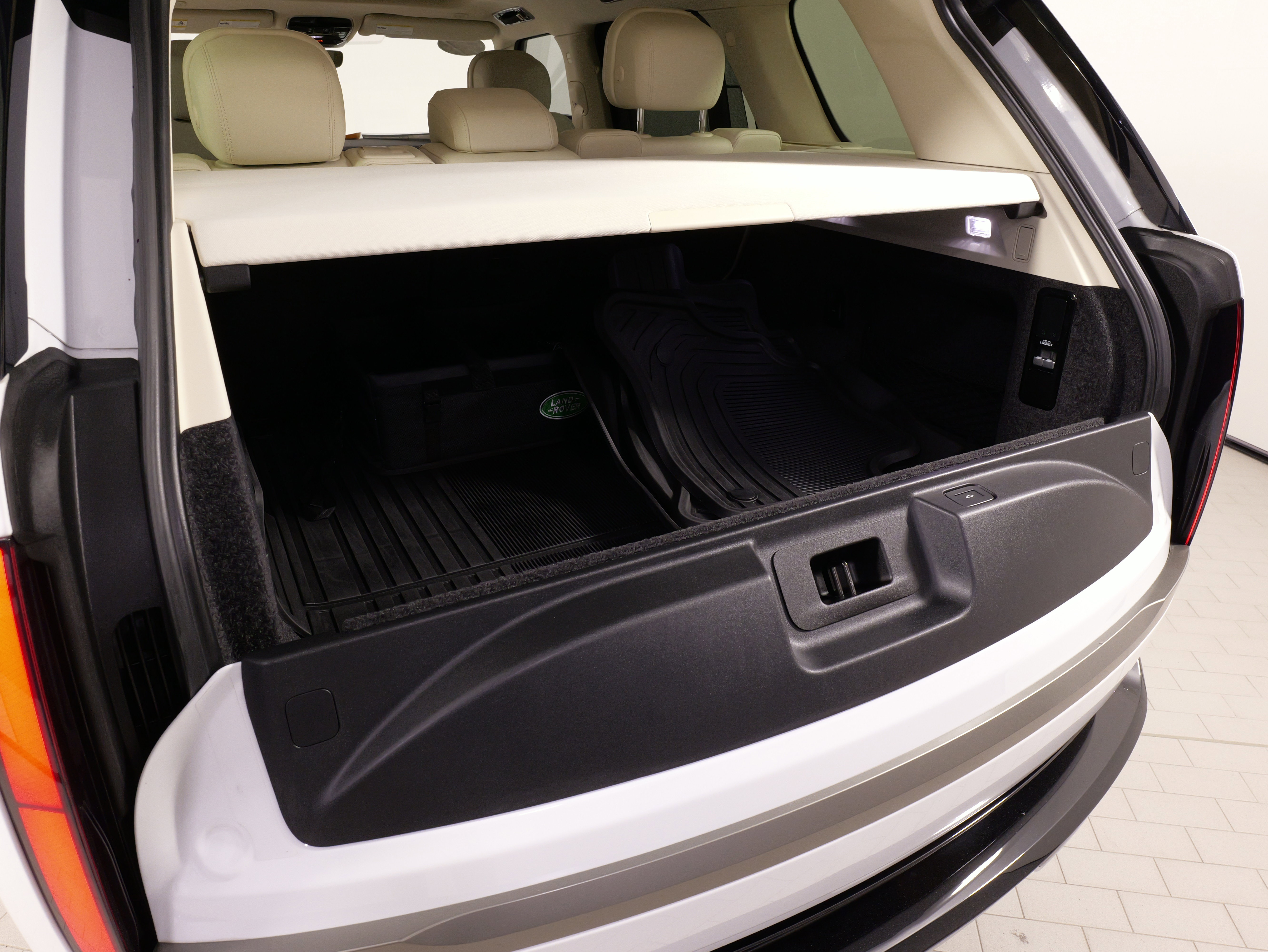 Used 2023 Land Rover Range Rover SE image 66