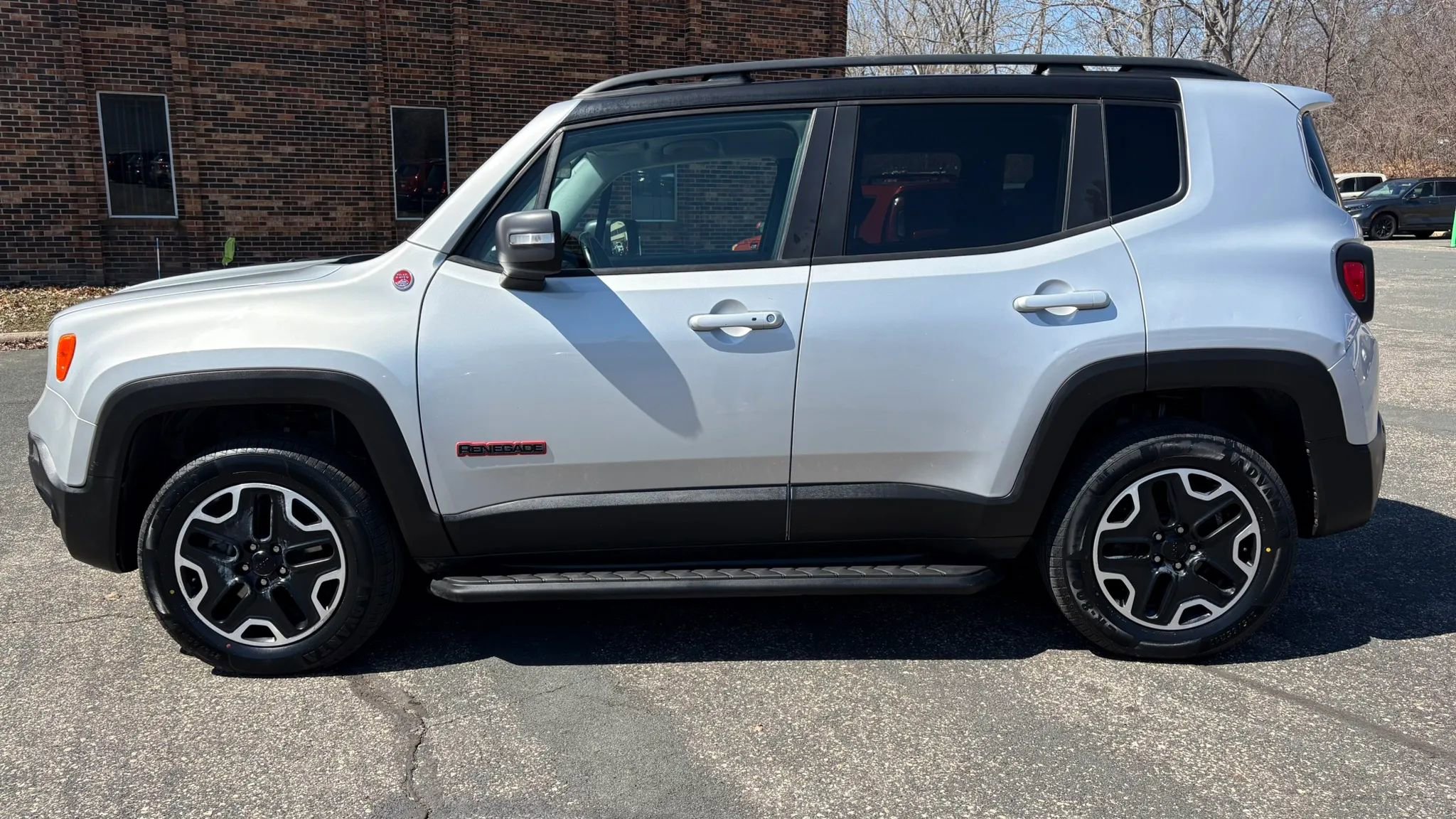 Used 2016 Jeep Renegade Trailhawk AWD/4WD image 5