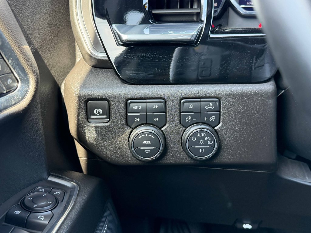 Used 2025 Chevrolet Silverado 1500 LTZ w/ LTZ Premium Package AWD/4WD image 39