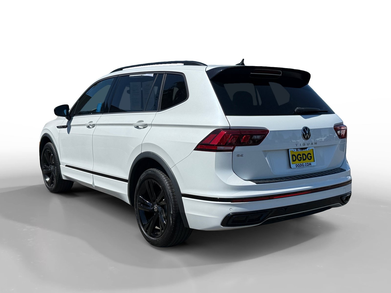 Used 2023 Volkswagen Tiguan SE R-Line FWD image 3