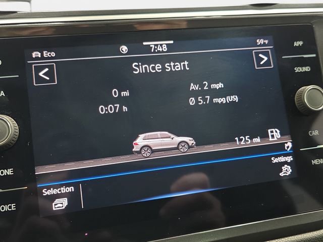 Used 2024 Volkswagen Tiguan SE w/ Panoramic Sunroof Package image 22