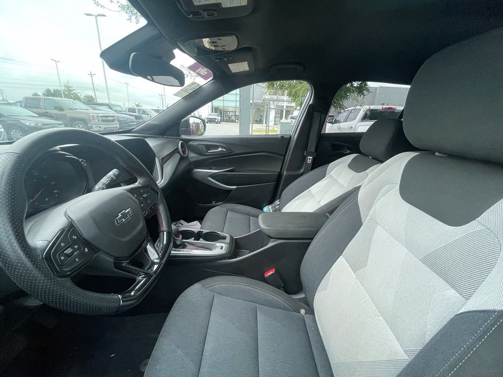 Used 2024 Chevrolet Trax RS FWD image 6