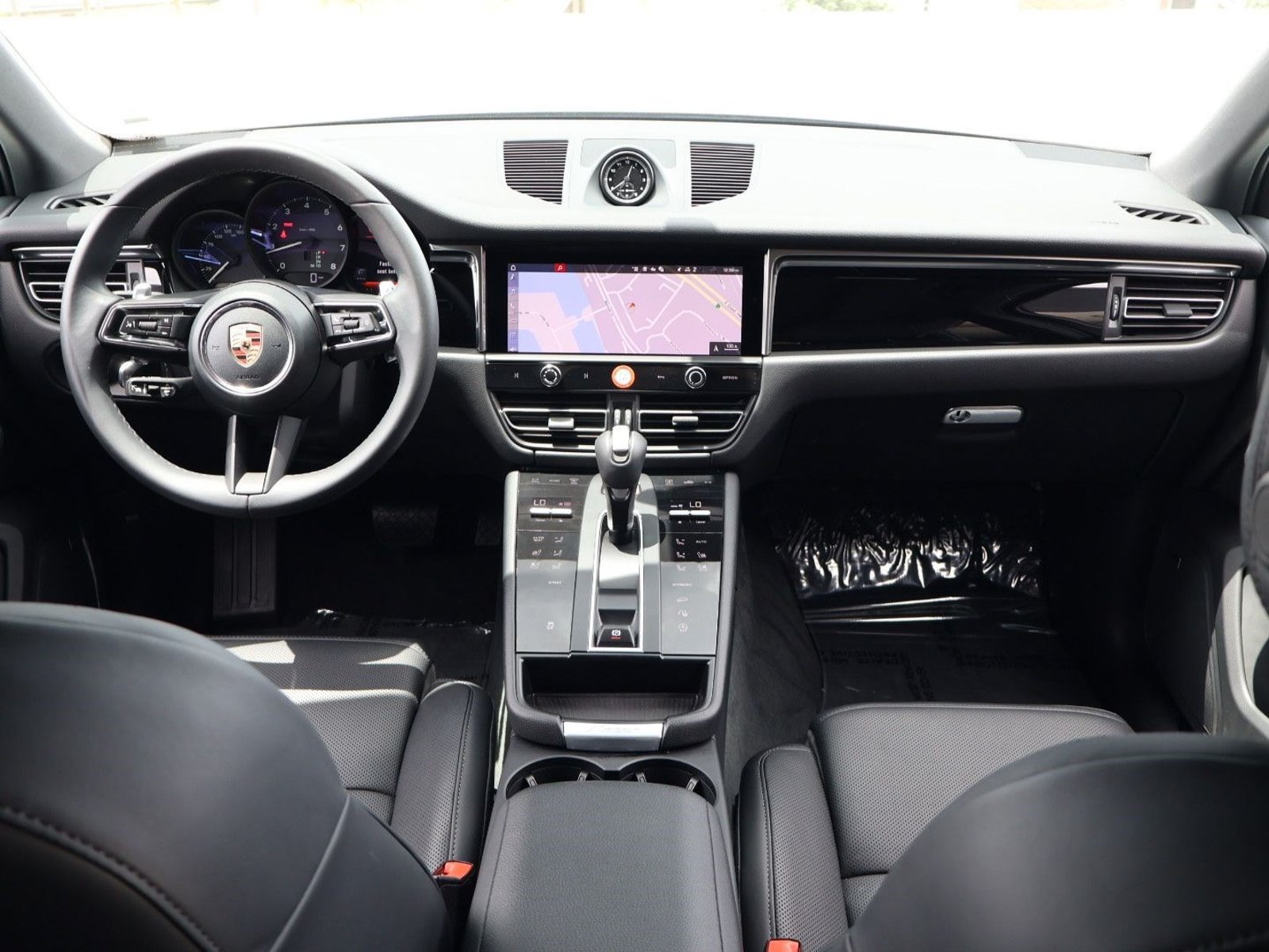 Certified 2026 Porsche Macan AWD/4WD image 21