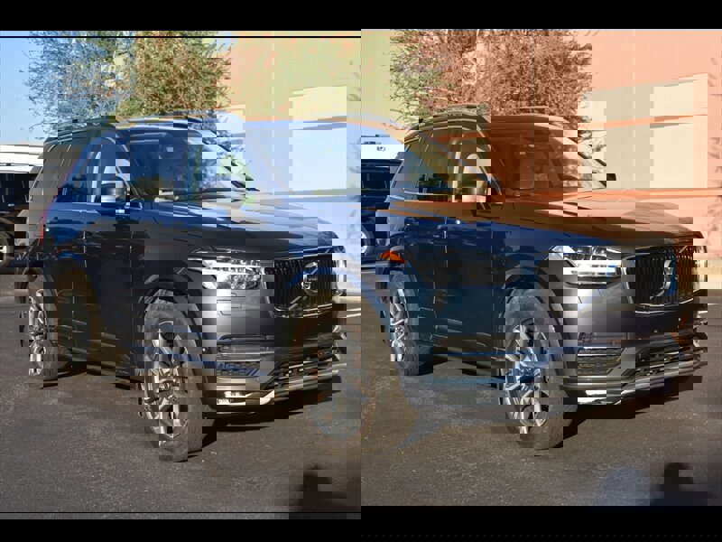 Used 2018 Volvo XC90 T6 Momentum w/ Convenience Package image 2