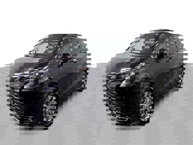 Used 2024 Toyota Sienna XLE image 4