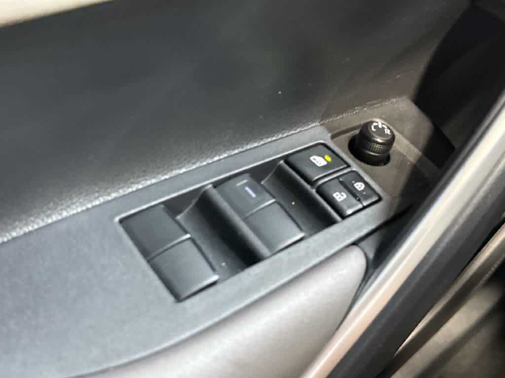 Used 2023 Toyota Corolla Cross XLE FWD image 21