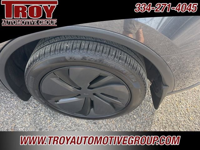 Used 2026 Tesla Model Y 2WD image 9