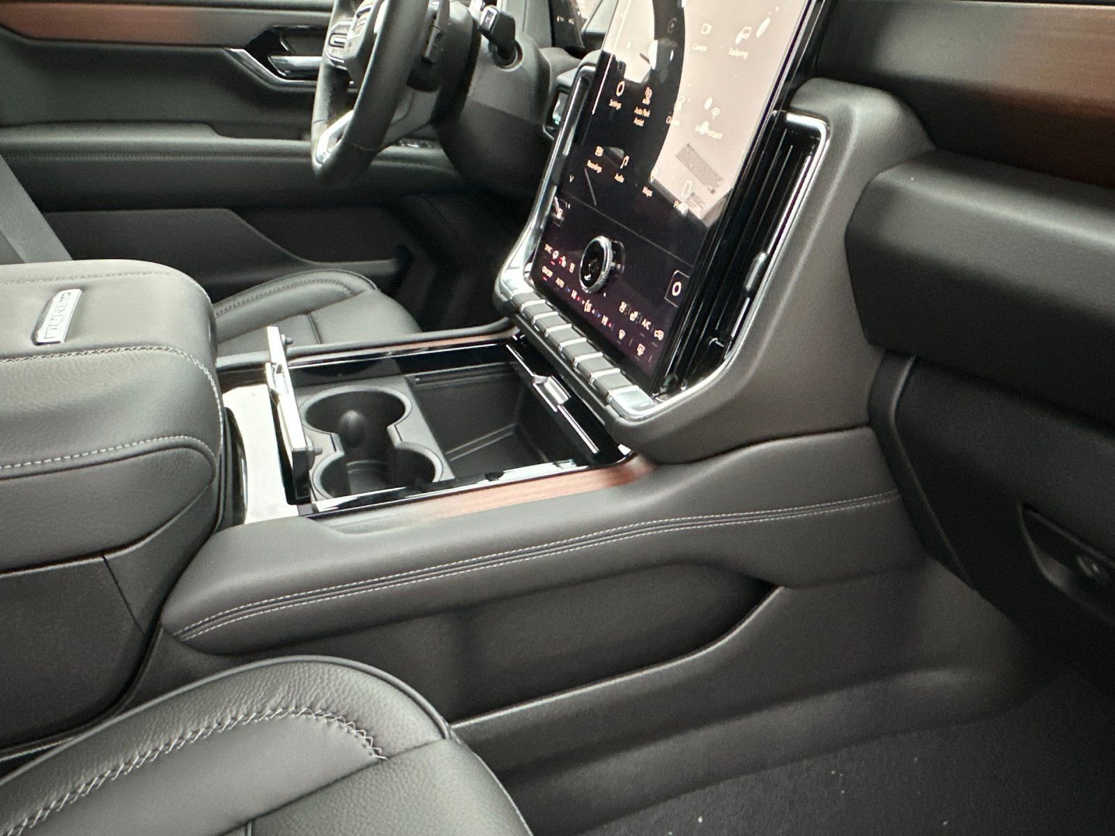 New 2026 GMC Yukon XL Denali AWD/4WD image 17