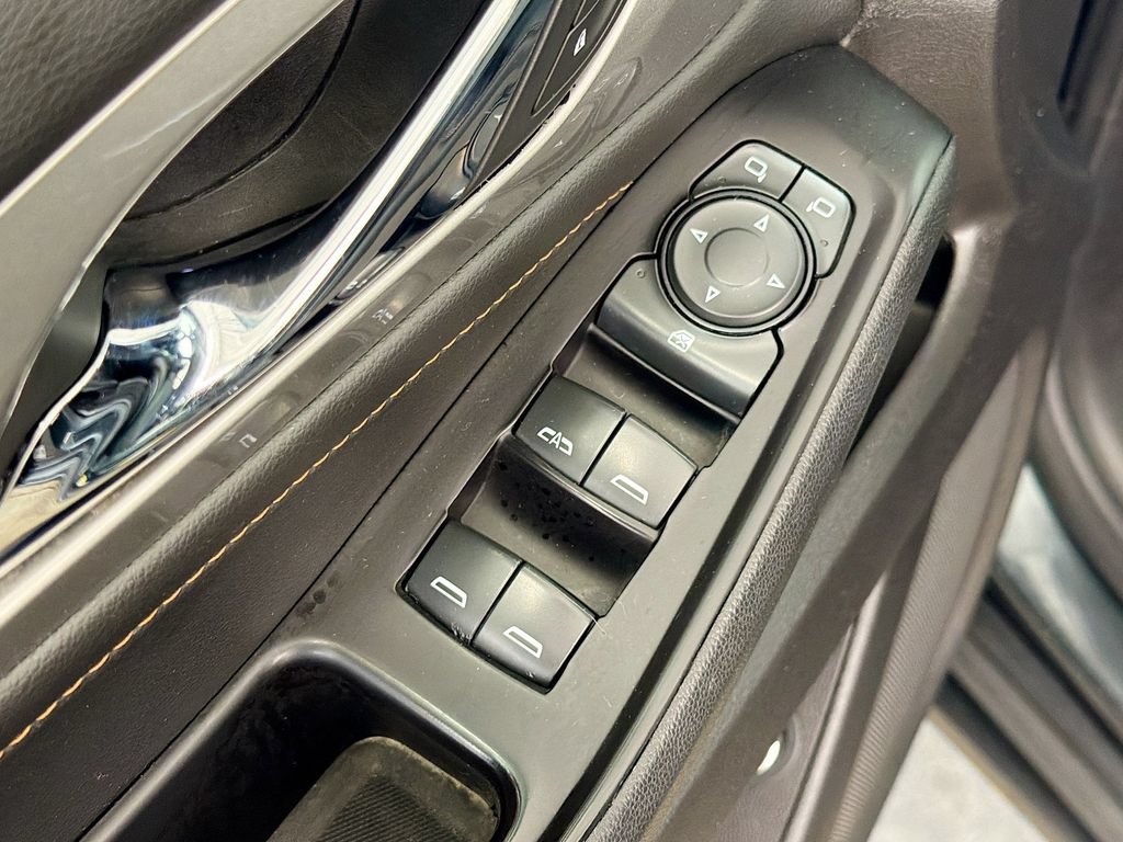 Used 2019 Chevrolet Traverse LT FWD image 19