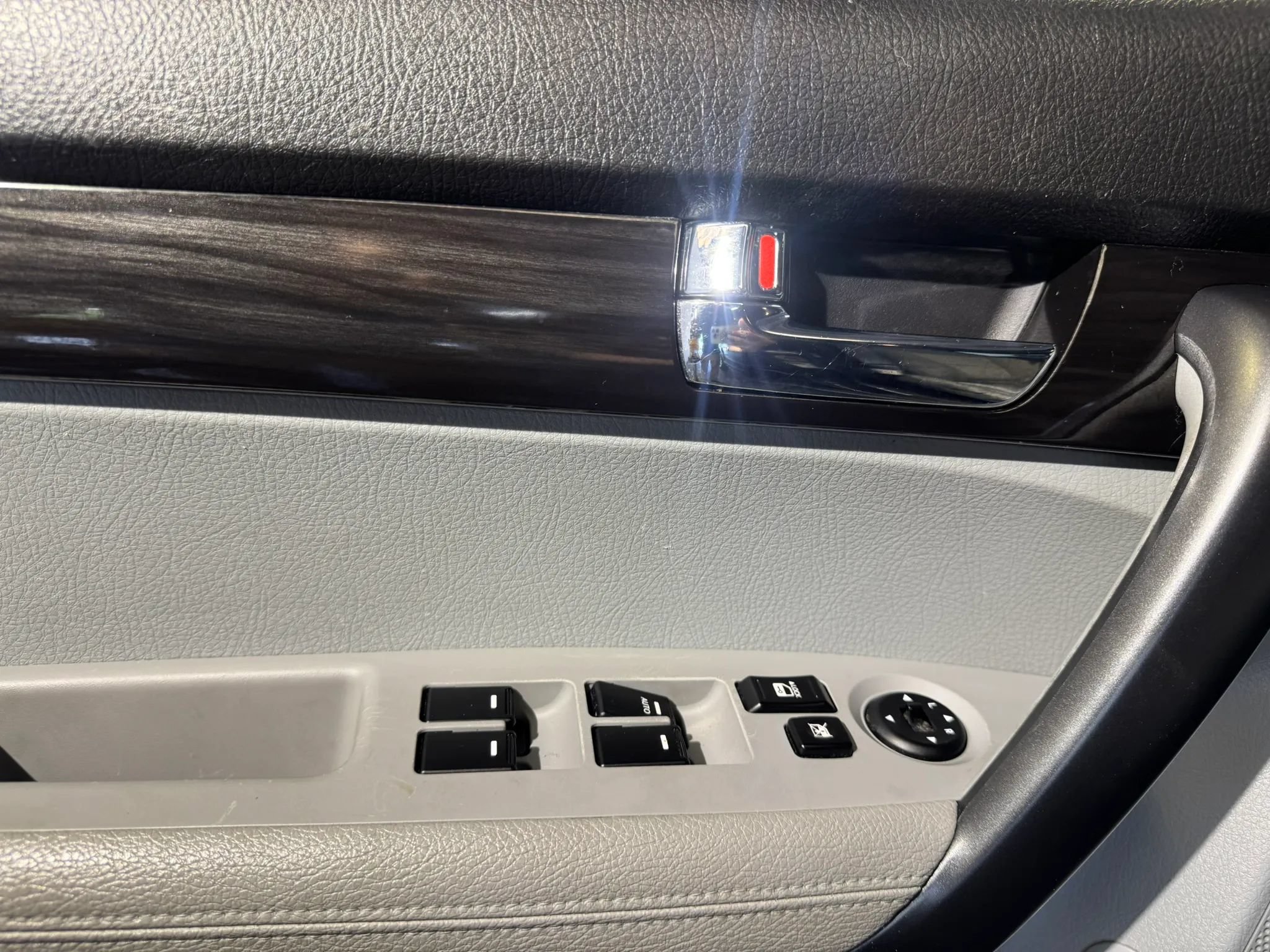 Used 2011 Kia Sorento 2WD image 8