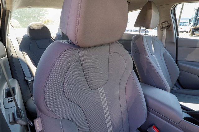 Used 2024 Hyundai Elantra SE image 45