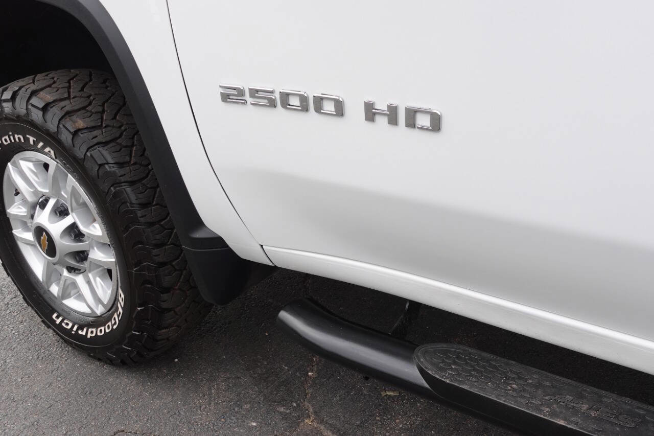 Used 2023 Chevrolet Silverado 2500 LT w/ Snow Plow Prep/Camper Package image 12