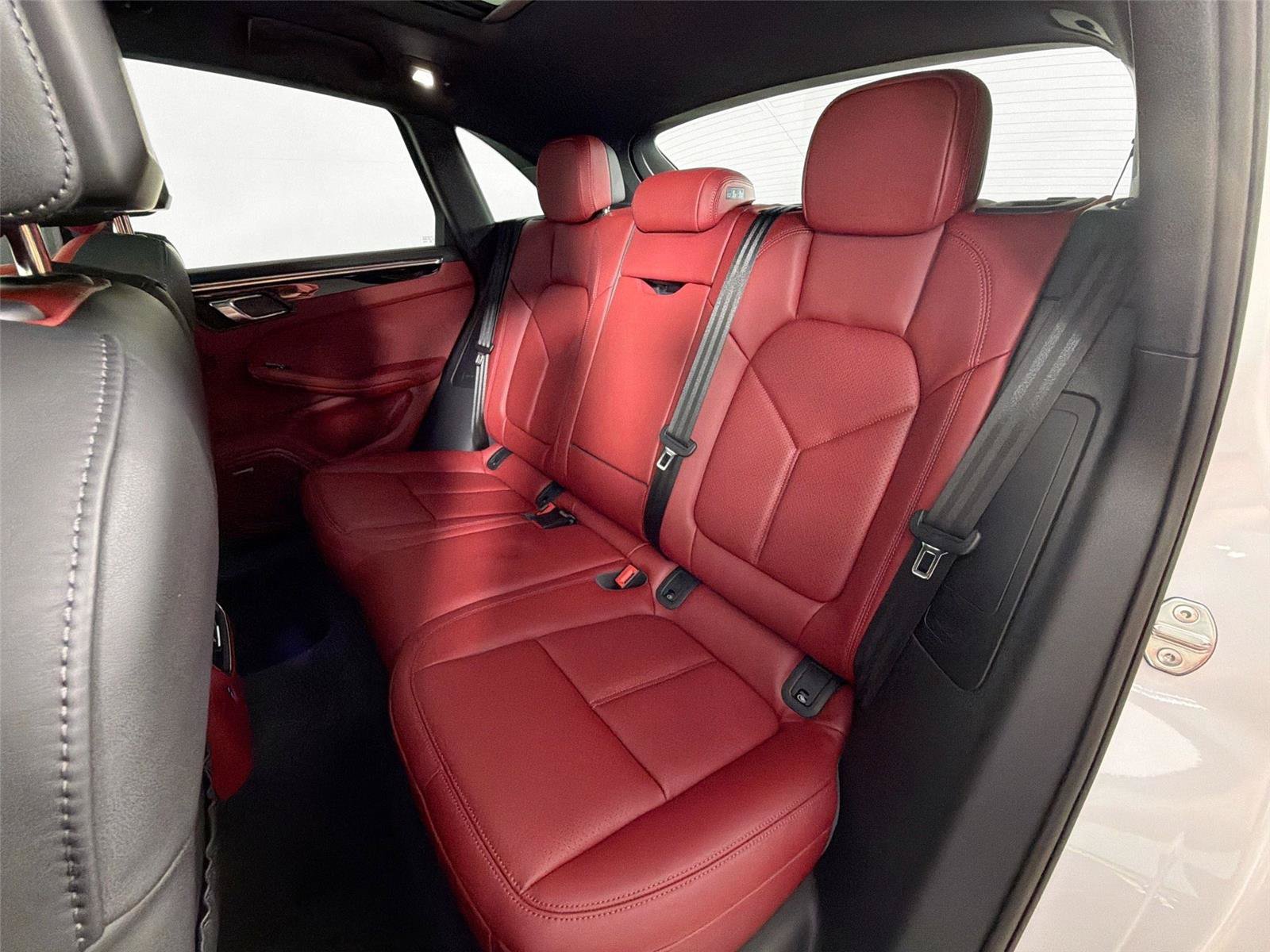 Certified 2025 Porsche Macan S AWD/4WD image 26