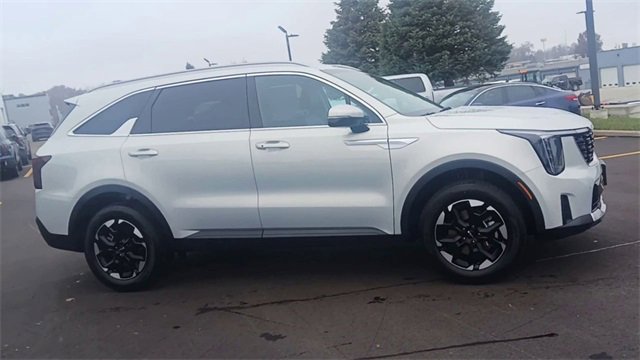 New 2026 Kia Sorento S image 4