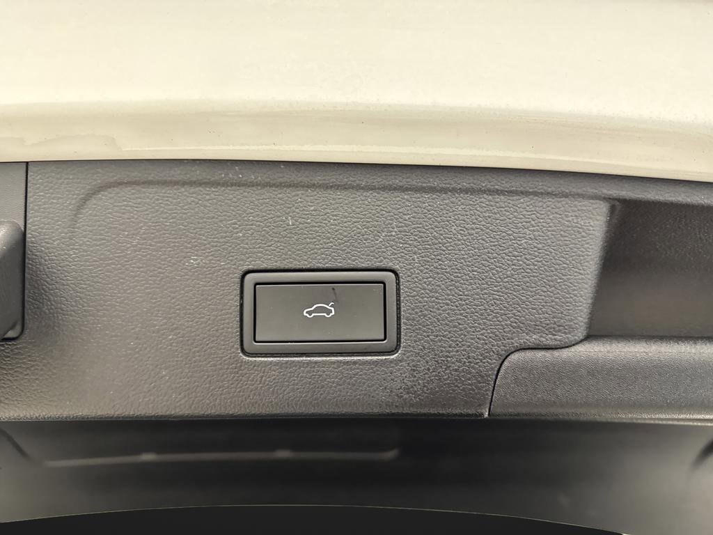 Used 2025 Volkswagen Atlas Cross Sport SE image 14