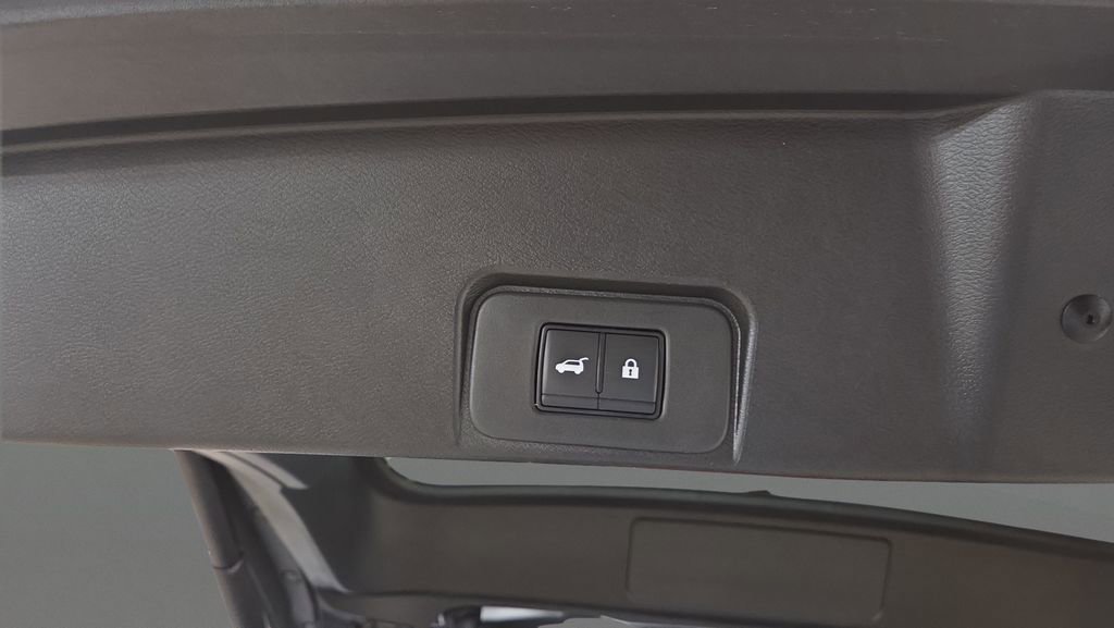 Used 2025 Nissan Rogue SV AWD/4WD image 23
