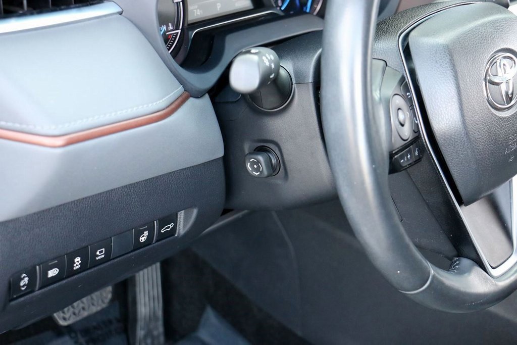 Used 2021 Toyota Venza Limited image 21