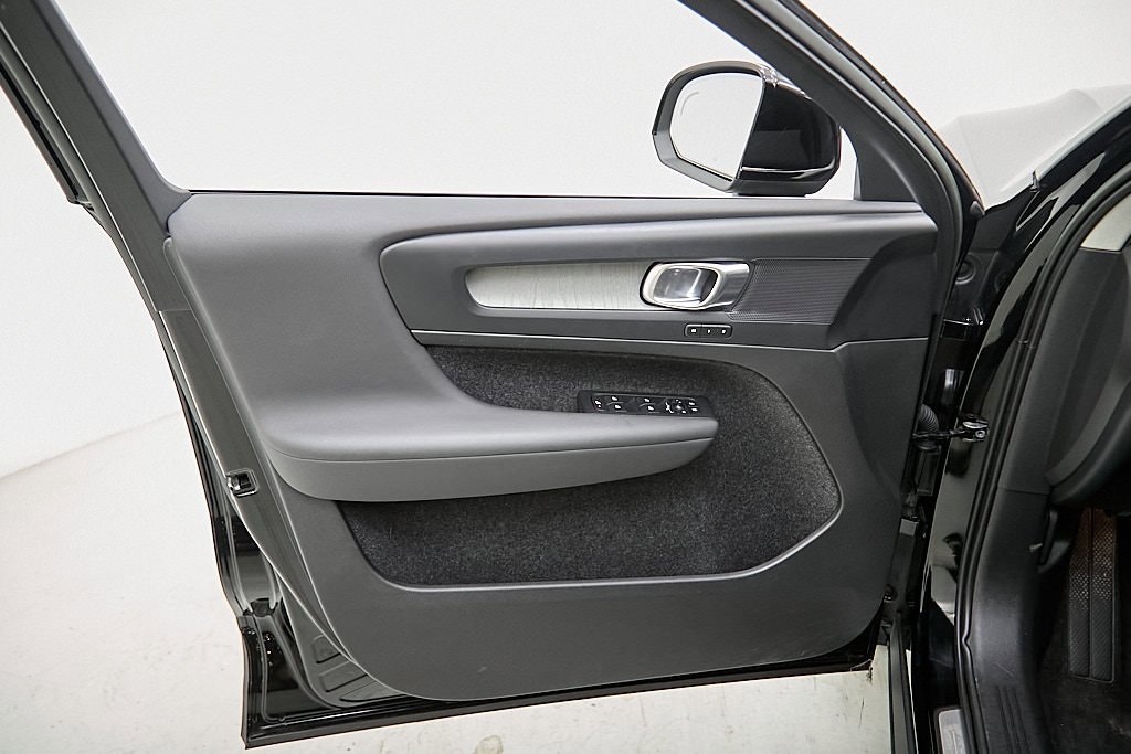 Certified 2023 Volvo XC40 B5 Plus image 11