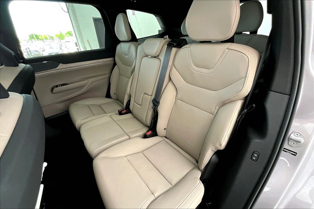 New 2026 Volvo EX90 Plus RWD image 22