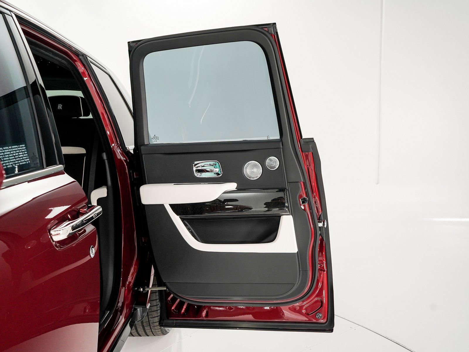 Certified 2025 Rolls-Royce Cullinan image 21