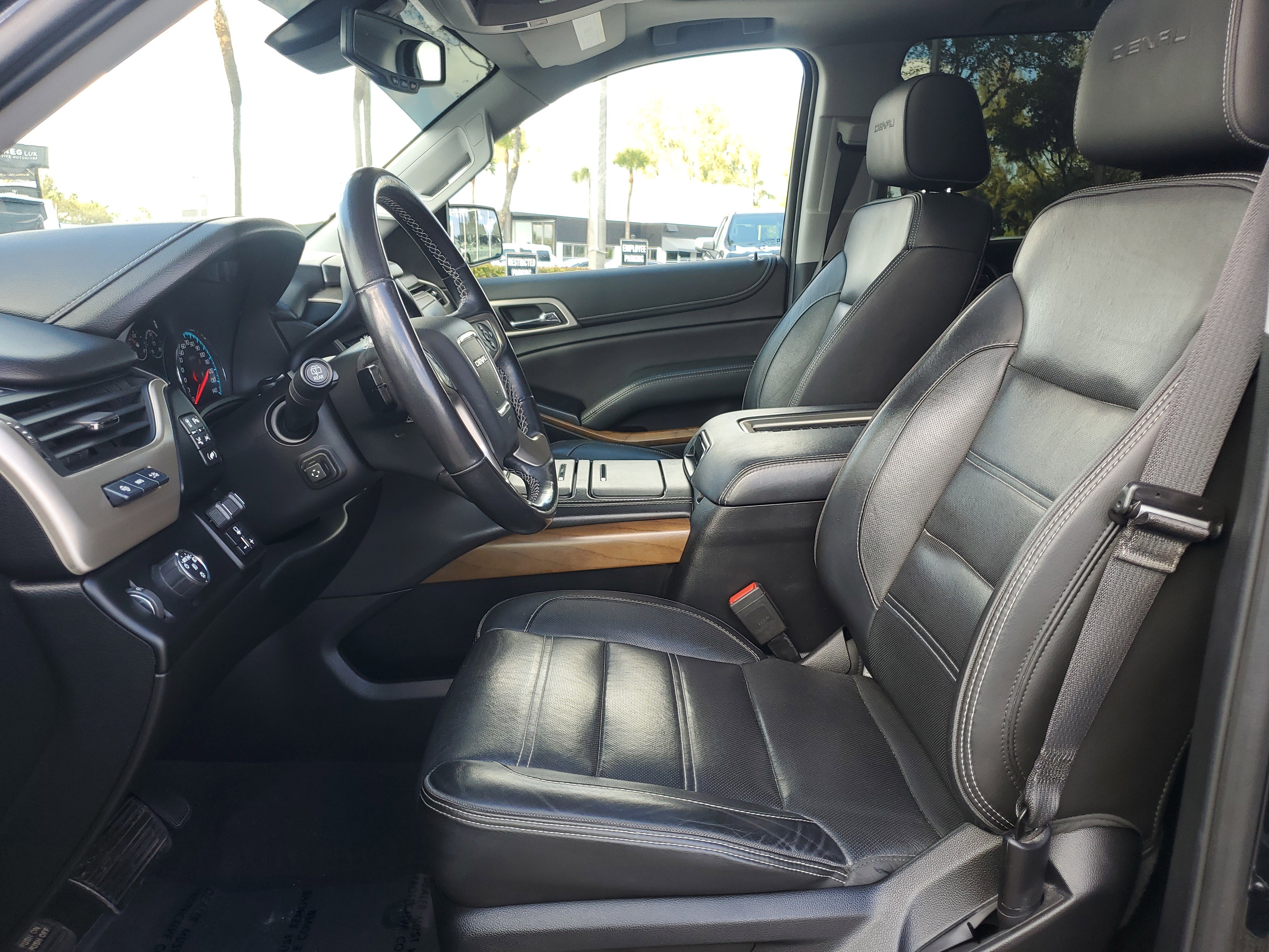 Used 2020 GMC Yukon Denali w/ Denali Ultimate Package image 14