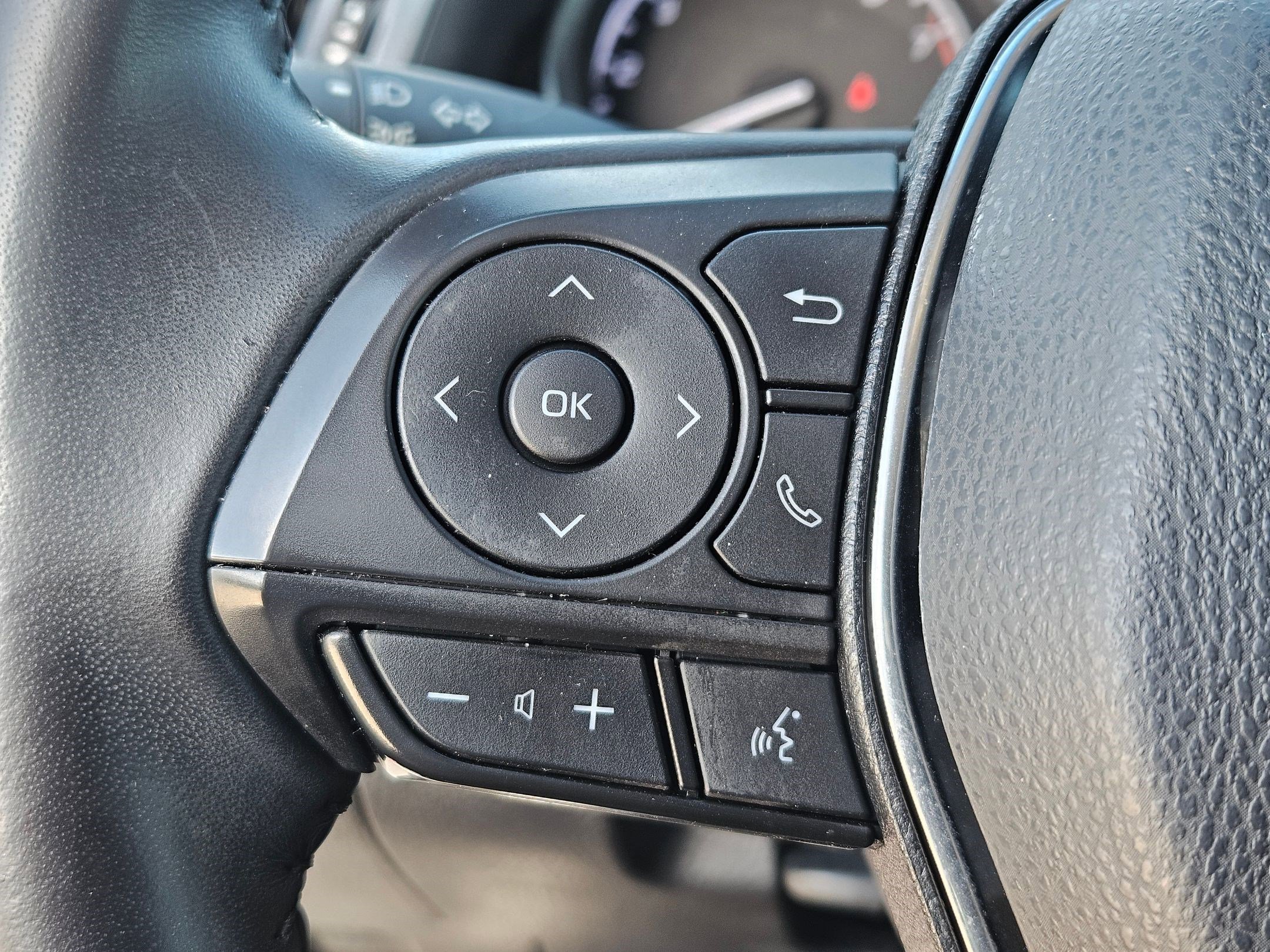 Used 2018 Toyota Camry SE w/ Convenience Package image 17